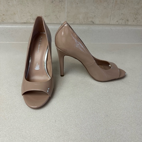 Beige open toe heels - Picture 2 of 3